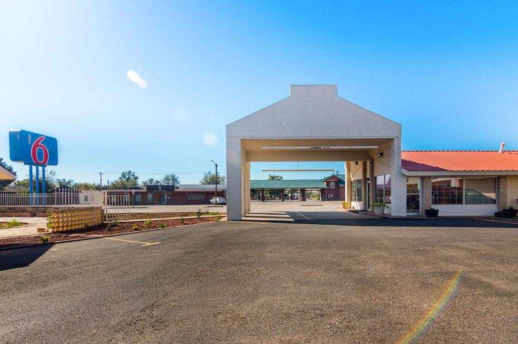Motel 6-Childress TX - image 2