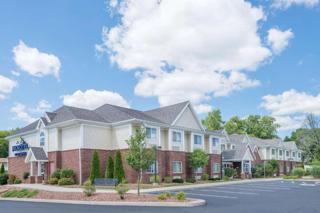 Microtel Inn & Suites Chili/Rochester - main image