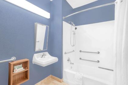 Microtel Inn & Suites Chili/Rochester - image 12