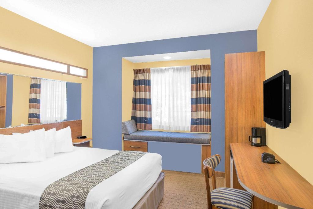 Microtel Inn & Suites Chili/Rochester - image 7
