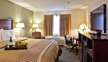 Christopher Inn and Suites - image 2