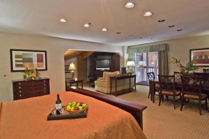 Christopher Inn and Suites - image 4
