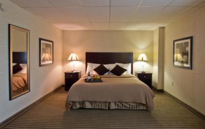 Christopher Inn and Suites - image 5