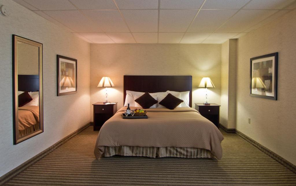 Christopher Inn and Suites - image 5