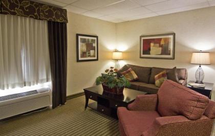 Christopher Inn and Suites - image 9