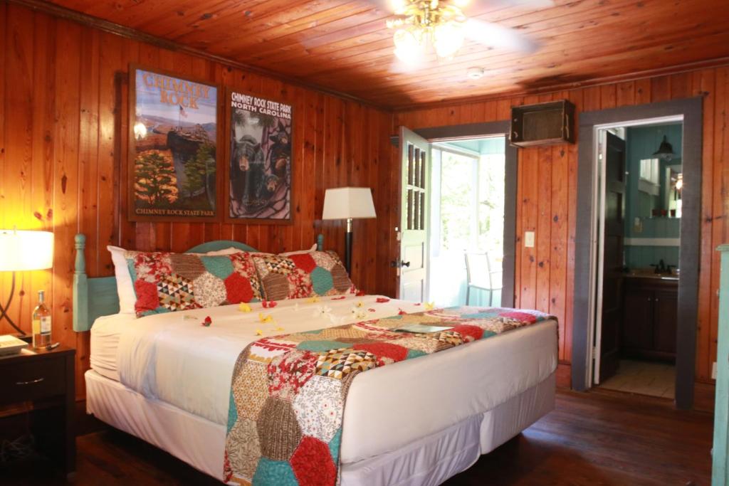 Riverside Lodge at Chimney Rock - main image