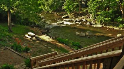 Riverside Lodge at Chimney Rock - image 12