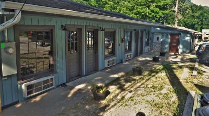 Riverside Lodge at Chimney Rock - image 4