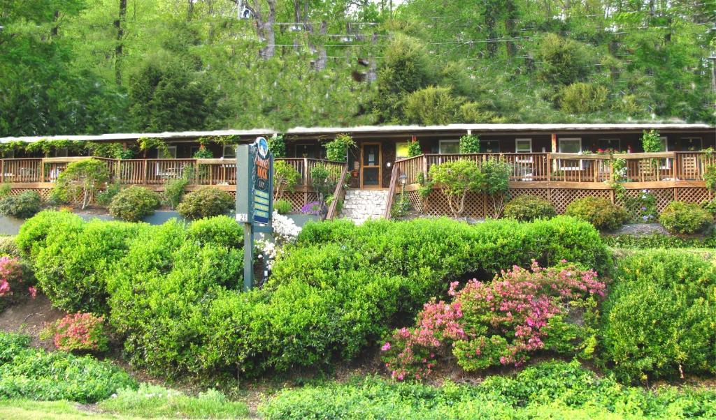 The Chimney Rock Inn & Cottages - main image