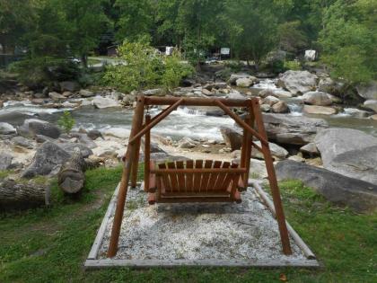 the Evening Shade River Lodge and Cabins North Carolina