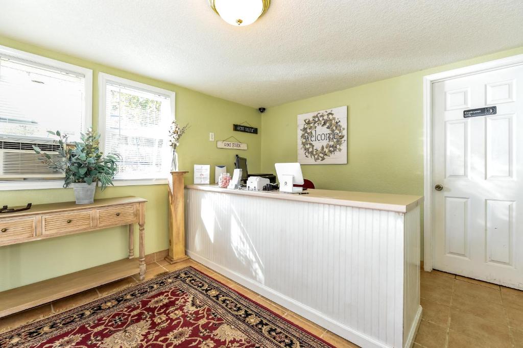 Hickory Falls Guesthouse - image 7