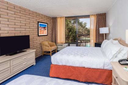 Holiday Inn Canyon De Chelly-Chinle an IHG Hotel - image 4