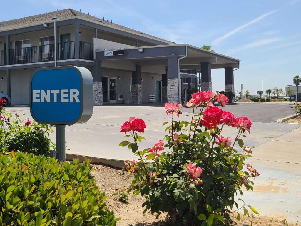 SureStay Hotel by Best Western Chowchilla Yosemite - main image
