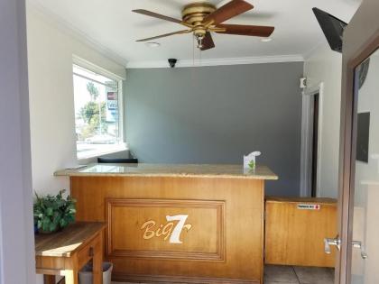 Big 7 Motel - image 3