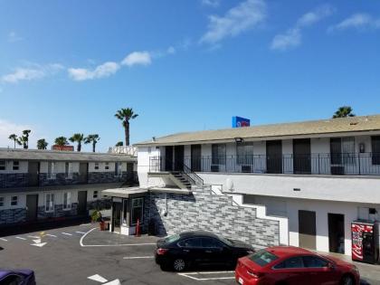 Big 7 Motel - image 4