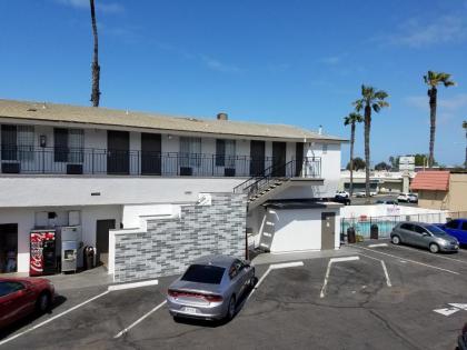 Big 7 Motel - image 5