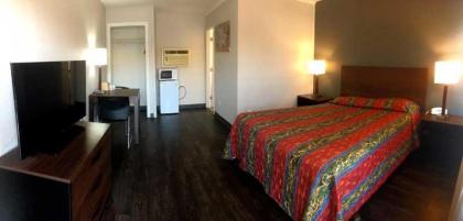 Big 7 Motel - image 6