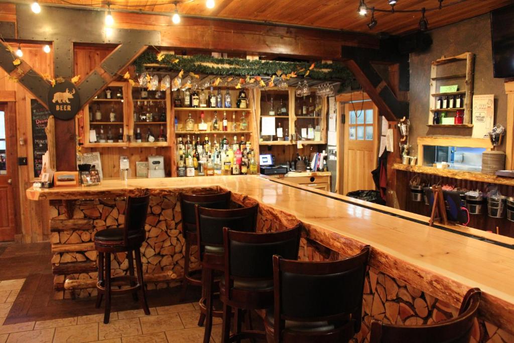 Arrowhead Mountain Lodge - image 6