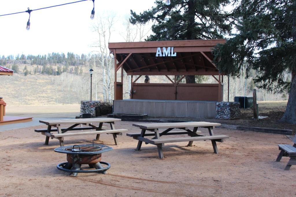 Arrowhead Mountain Lodge - image 7