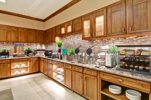 Homewood Suites by Hilton Cincinnati-Downtown - image 4