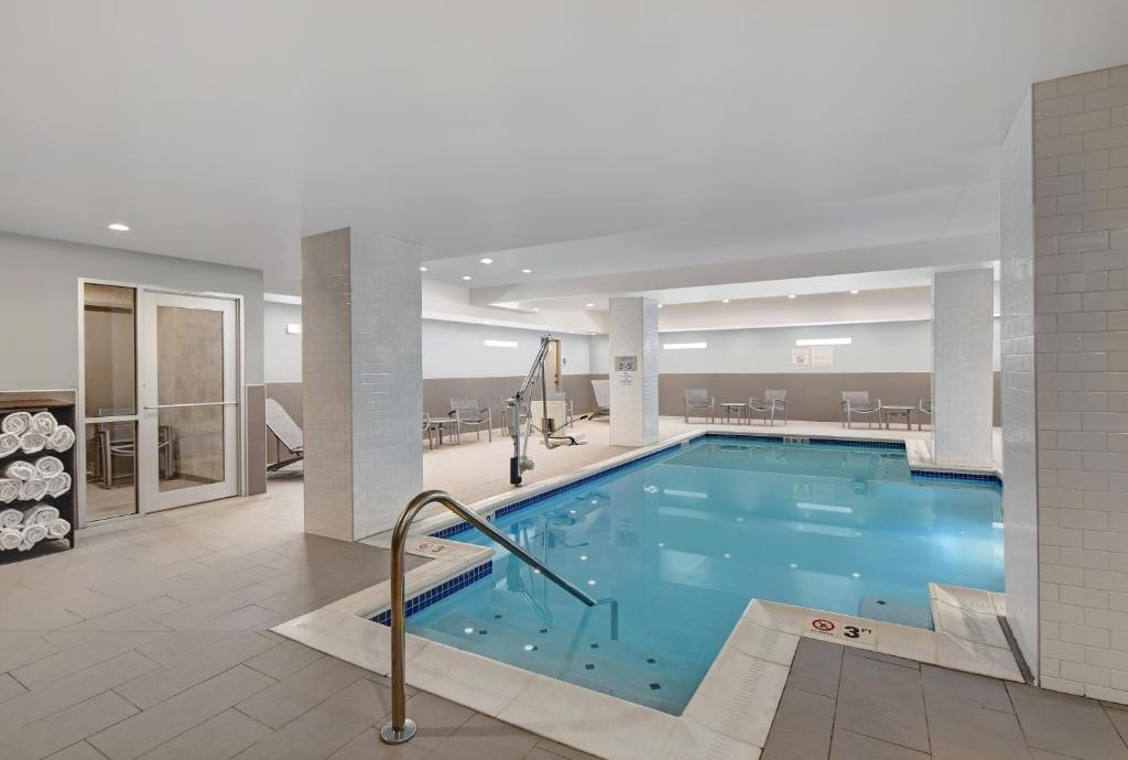 TownePlace Suites by Marriott Cincinnati Downtown - image 2
