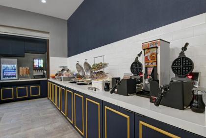 TownePlace Suites by Marriott Cincinnati Downtown - image 3