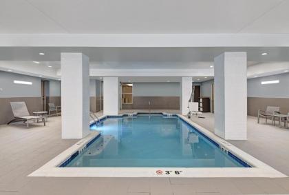 TownePlace Suites by Marriott Cincinnati Downtown - image 4