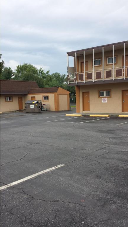 Hallmark Motel - image 2