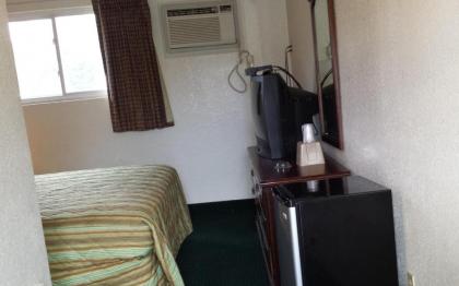 Hallmark Motel - image 8