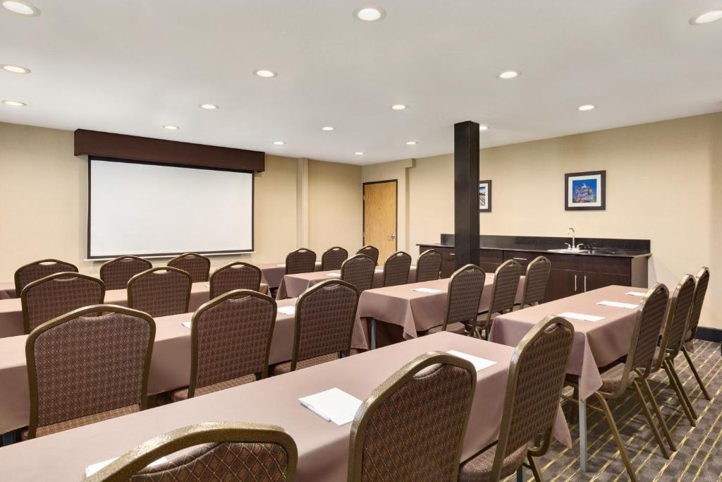 Hampton Inn - Portland/Clackamas - image 4
