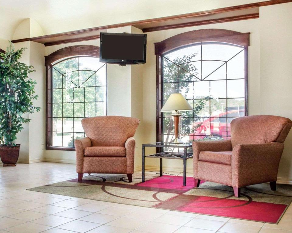 Motel 6-Claremore OK - main image