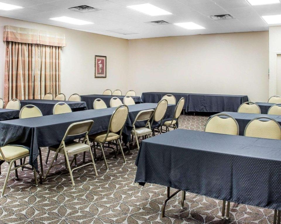 Motel 6-Claremore OK - image 3