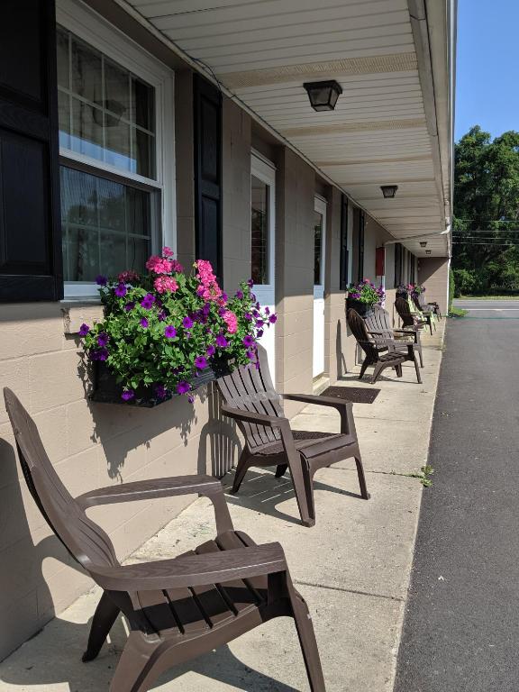 Clarence Inn Extended Stay - image 3
