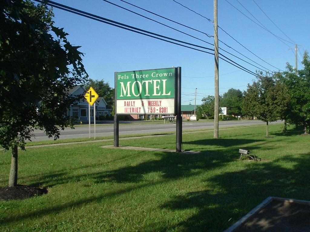 Fels Three Crown Motel - image 6