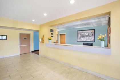 Super 8 by Wyndham Clarinda - image 10