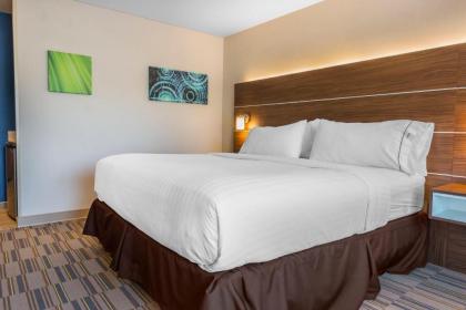 Holiday Inn Express & Suites Clarion an IHG Hotel - image 15