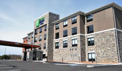 Holiday Inn Express & Suites Clarion an IHG Hotel - image 3