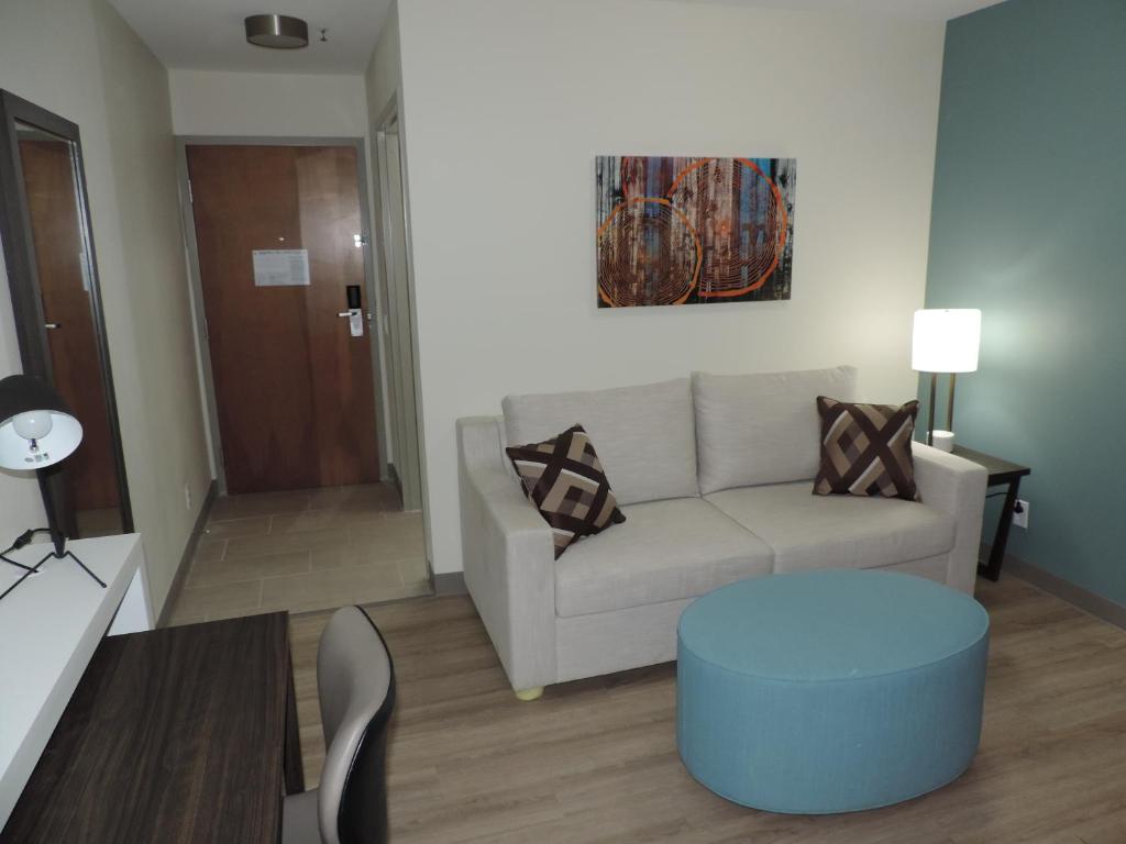 MainStay Suites - image 3