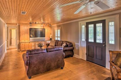 Serving Southern Charm at this Clarkesville House! - image 9