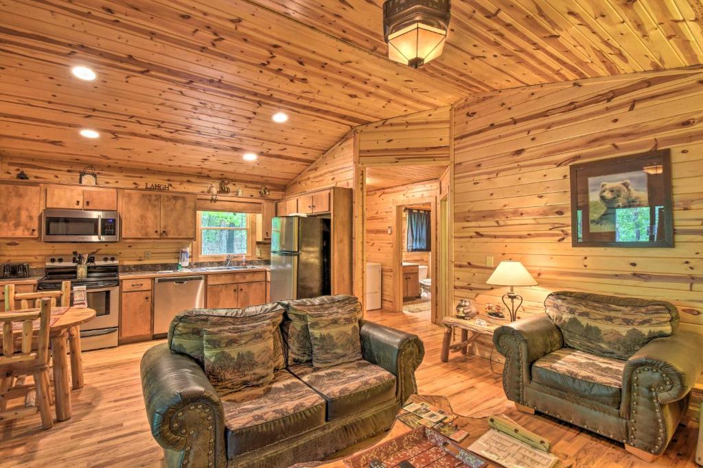The HoneyBee Cabin Private Porch and Hot Tub - main image