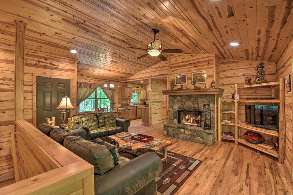 The Wishing Well Cabin Pool Table Firepit - main image