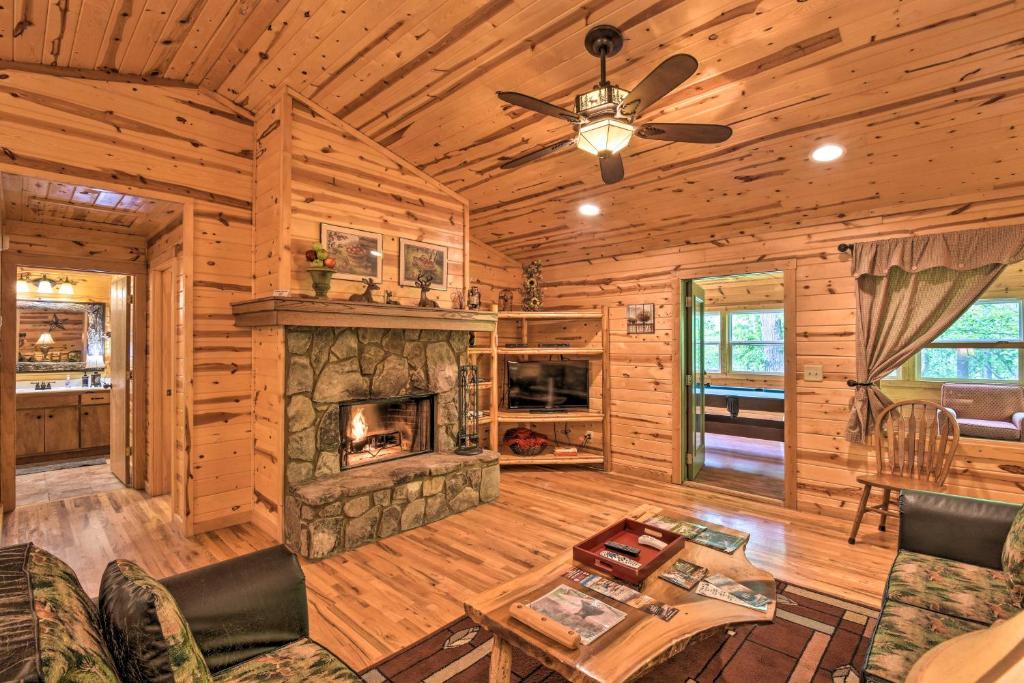 The Wishing Well Cabin Pool Table Firepit - image 3