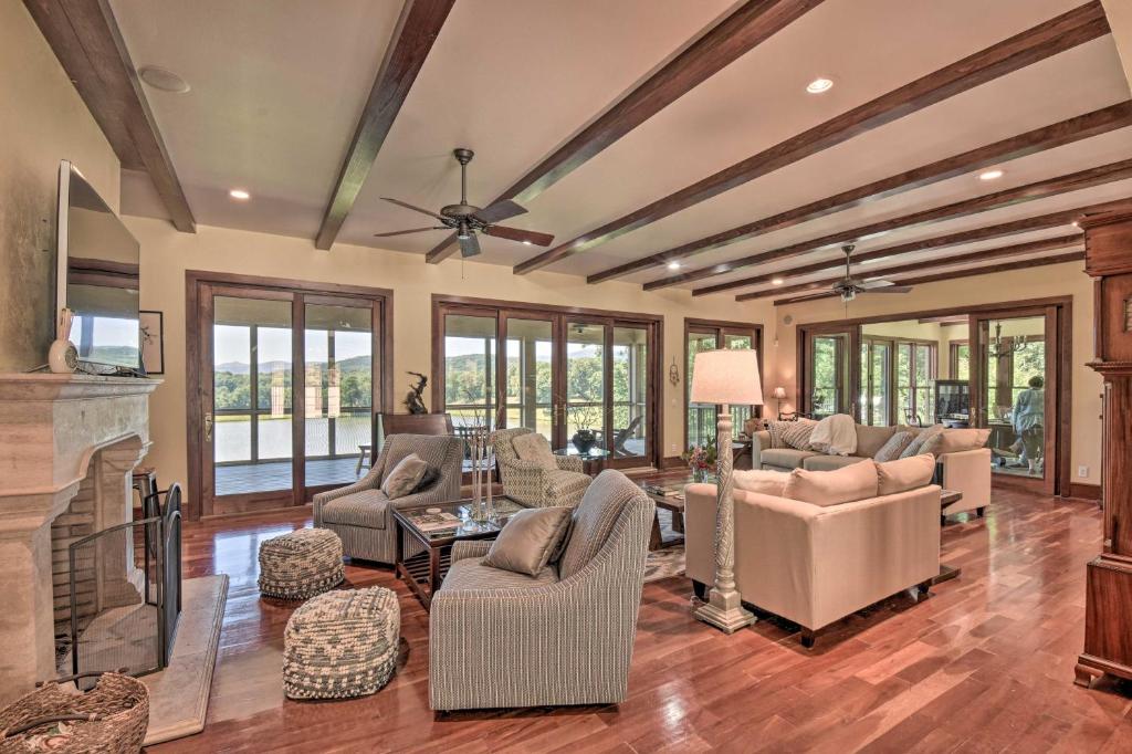 Owls Nest Estate Top Floor with Shared Pool! - image 2