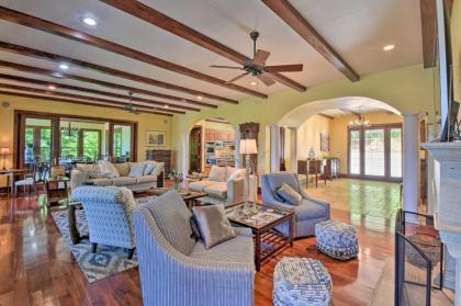 Owls Nest Estate Top Floor with Shared Pool! - image 5