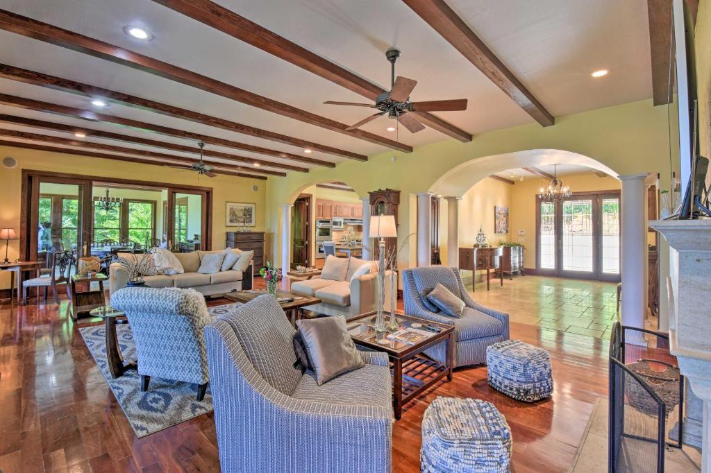 Owls Nest Estate Top Floor with Shared Pool! - image 5