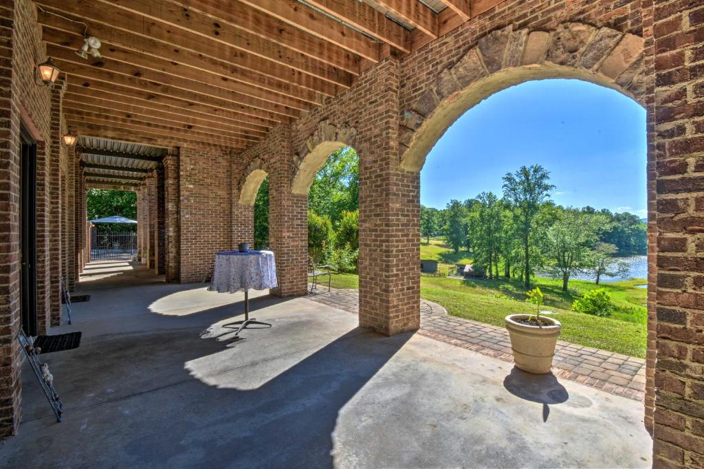 Inviting Bottom-Floor Apartment at Owls Nest! - image 3