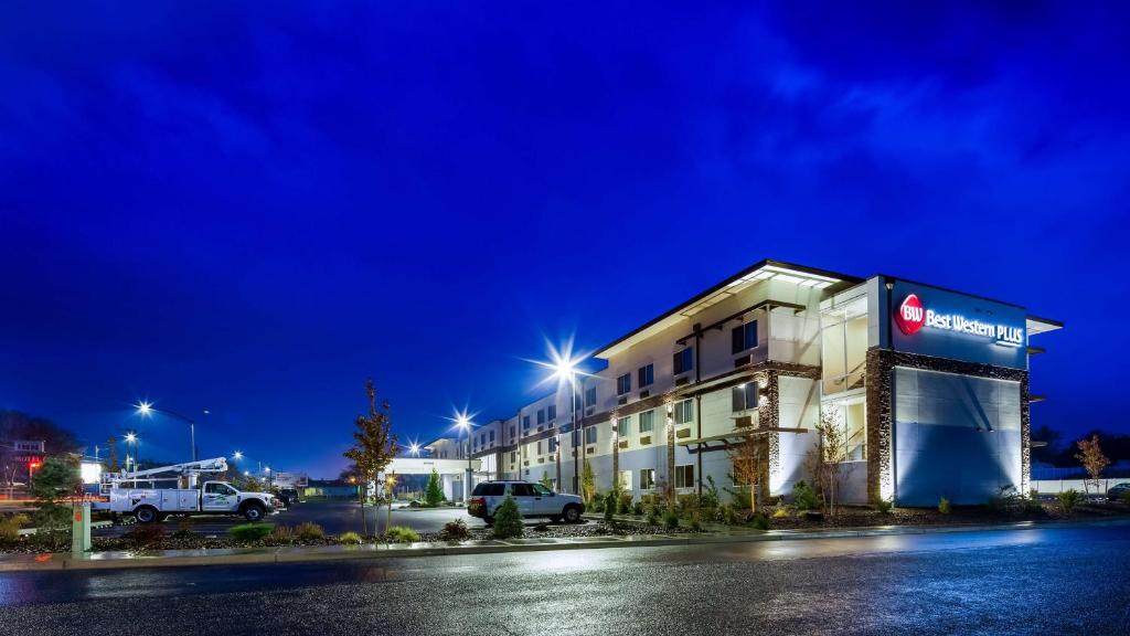 Best Western Plus The Inn at Hells Canyon - main image