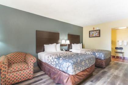 Econo Lodge & Suites Clarksville - image 2