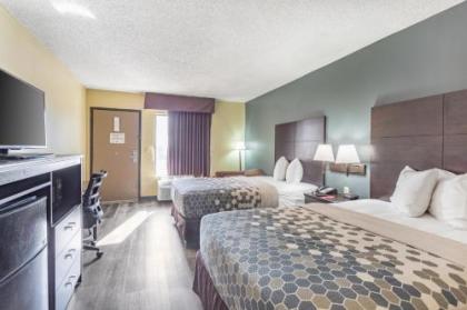 Econo Lodge & Suites Clarksville - image 3