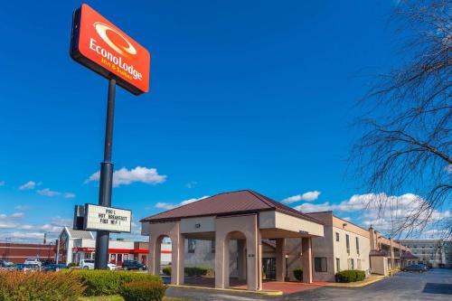 Econo Lodge & Suites Clarksville - image 5